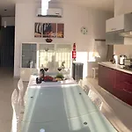 شقة Cheerful Two Bedrooms Flat With Bbq *
