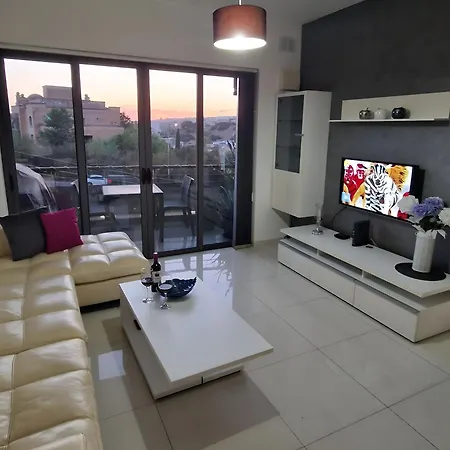 Daire Cheerful Two Bedrooms Flat With Bbq *