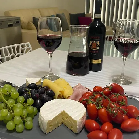 Cheerful Two Bedrooms Flat With Bbq