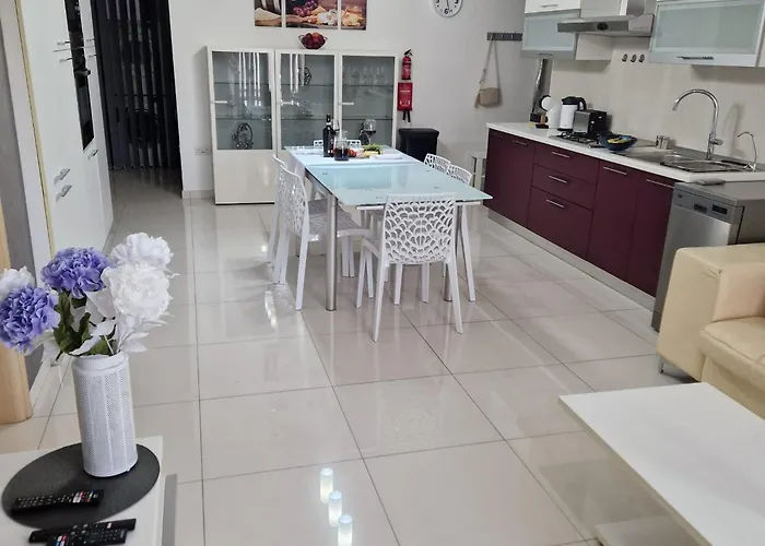 Apartament Cheerful Two Bedrooms Flat With Bbq